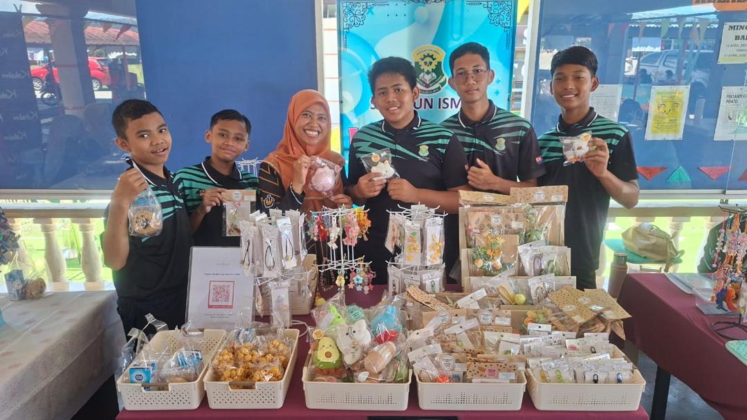 BizzKasih volunteers and participants